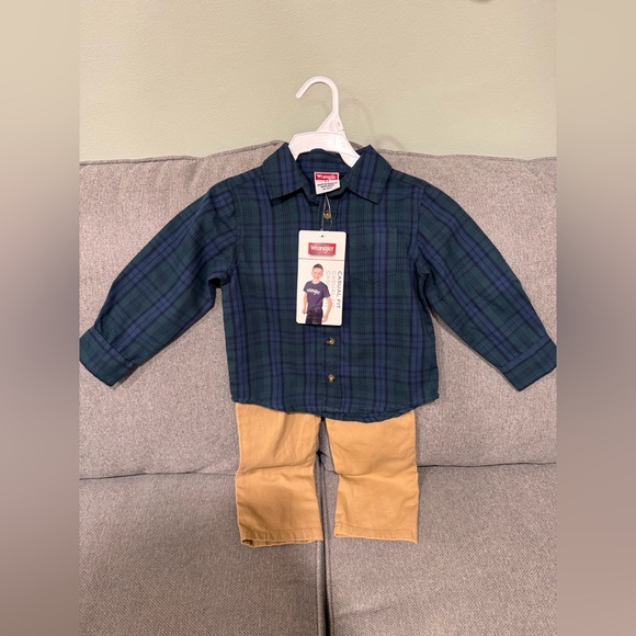 Wrangler toddler boy 2 piece flannel and khaki size 2T - Picture 1 of 2